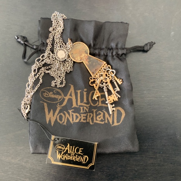 RARE NWT Tom Binns x Disney Couture Alice in Wonderland Necklace Keyhole + 7 key